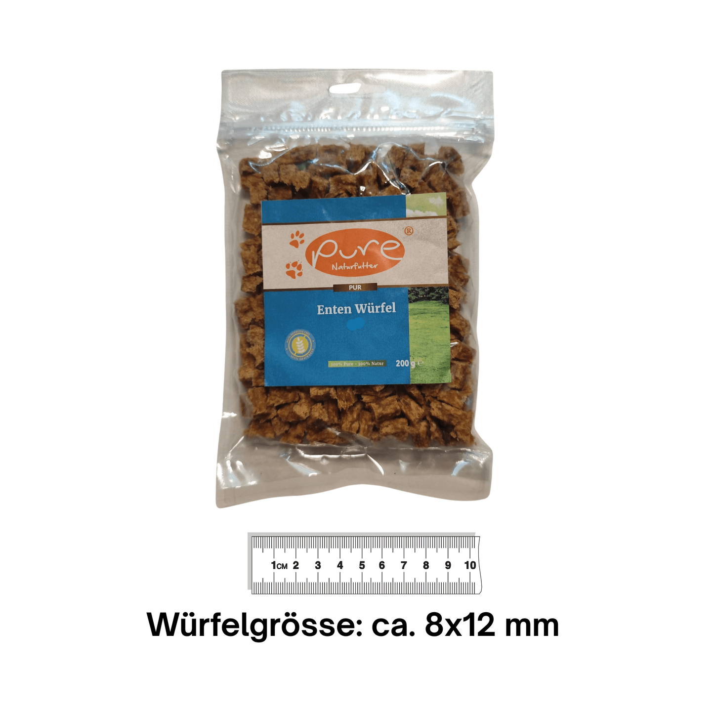 Eine 200g-Packung "Enten Würfel mini" von Pure Naturfutter. Die würfelförmigen Hundeleckerli haben eine Grösse von ca. 8x12 mm und sind ideale Trainingssnacks.