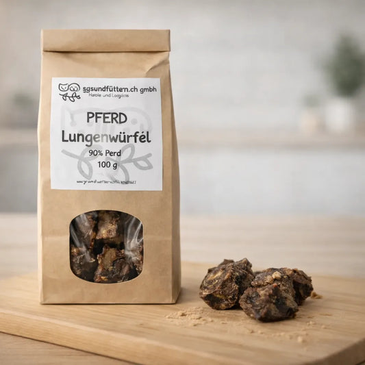 Pferd Lungenwürfel für Hunde, natürlicher Hundesnack mit 90 Prozent Pferd, schonend getrocknet auf Holzbrett