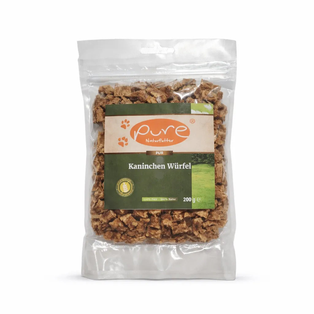 PURE Kaninchen Würfel für Hunde in Verpackung, natürlicher Snack aus 100 Prozent Kaninchen