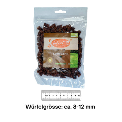 PURE Naturfutter Lamm Würfel mini 200 g – weiche Trainingssnacks aus 99 % Lamm, Würfelgrösse ca. 8–12 mm, getreidefrei und ohne Zusatzstoffe.