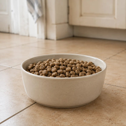 Futternapf mit Kroketten von VET-Line Huhn & Reis Hundefutter